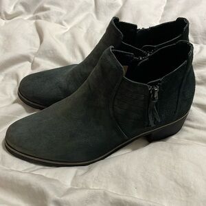 Reef | Forest Green | Suede | Ankle | Heeled|  Booties | Voyage |Size 8.5